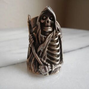 Hooded Skeleton Holding size 11